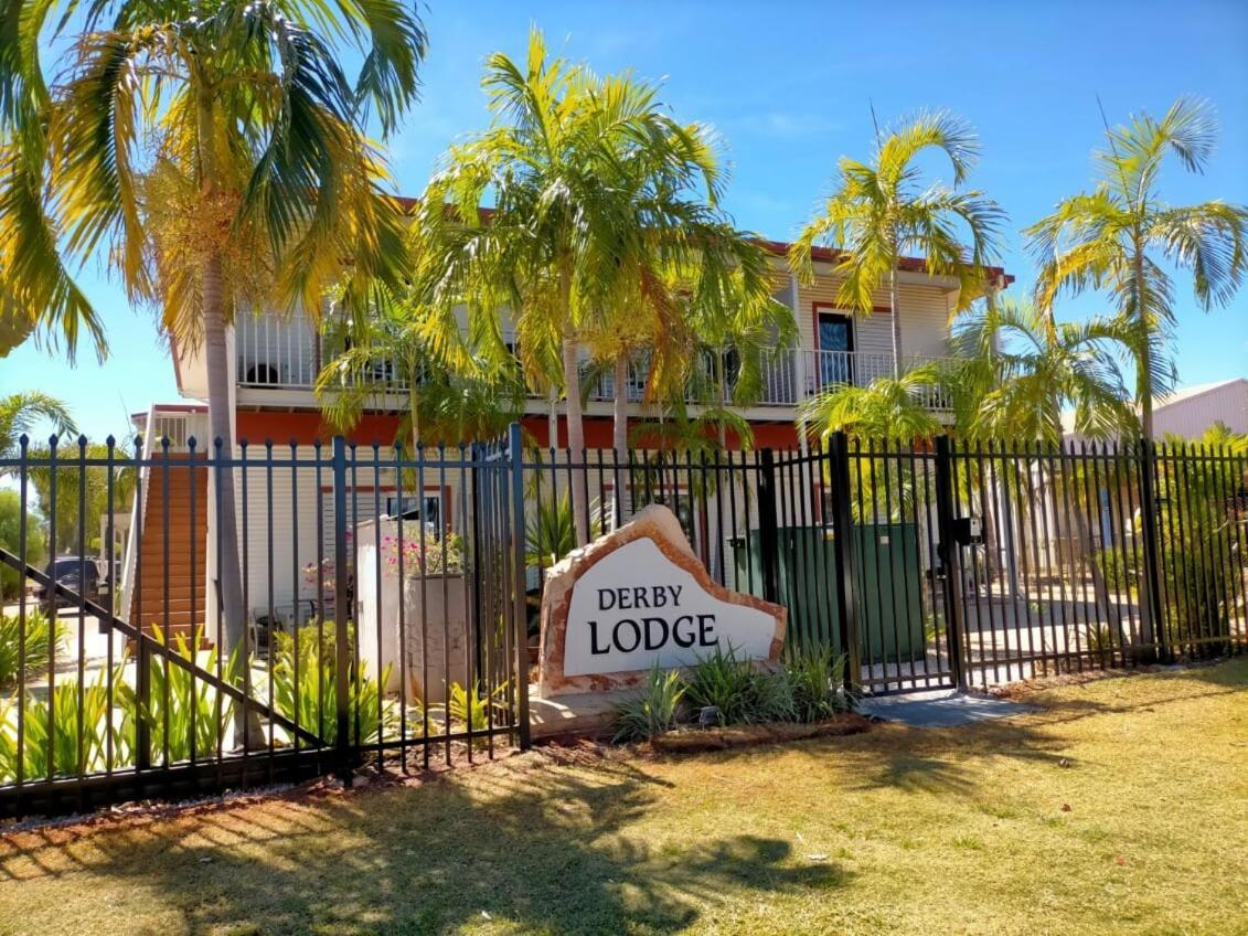 Derby Lodge Motel Bagian luar foto