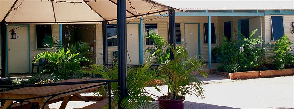 Derby Lodge Motel Bagian luar foto