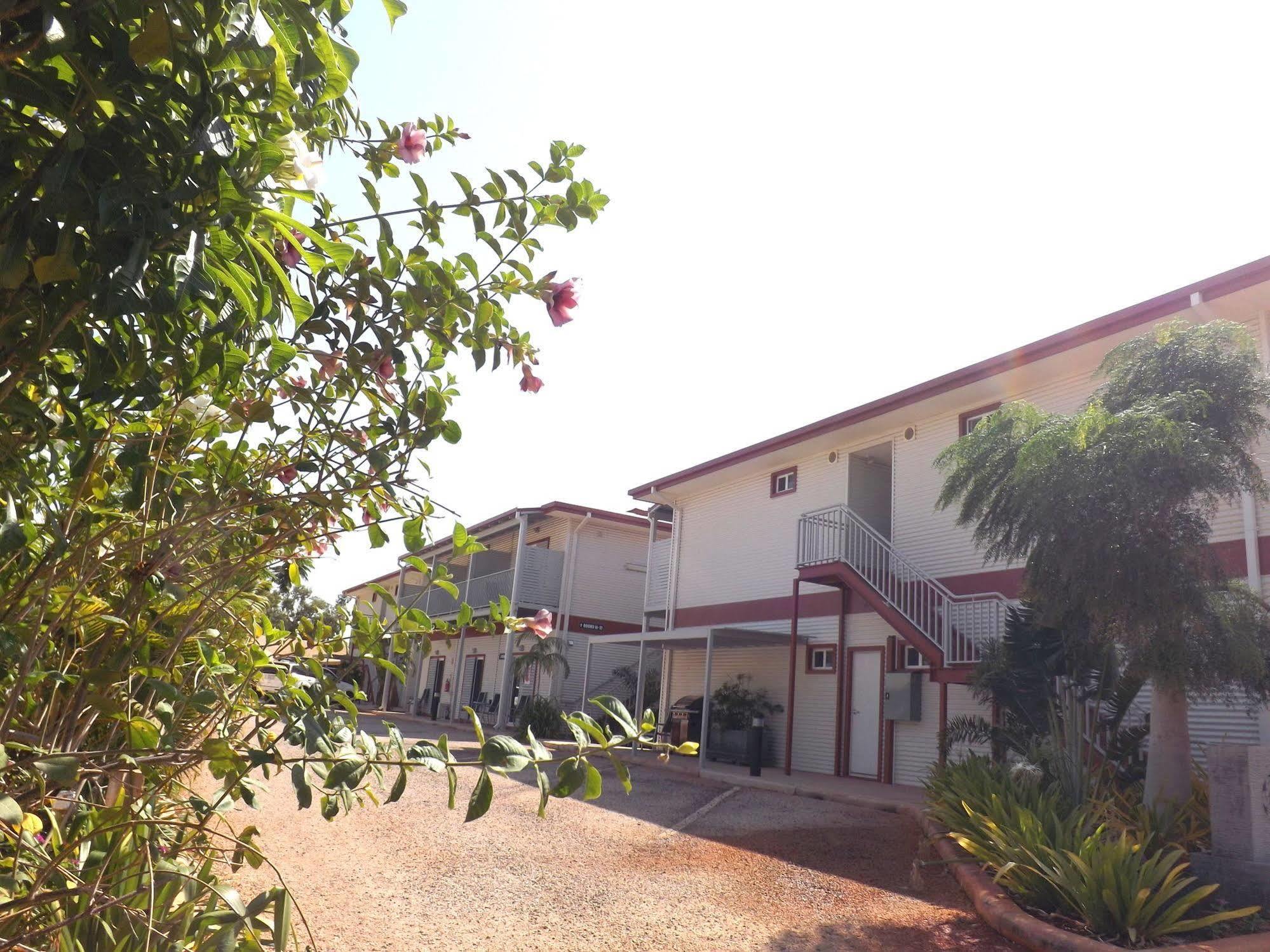 Derby Lodge Motel Bagian luar foto