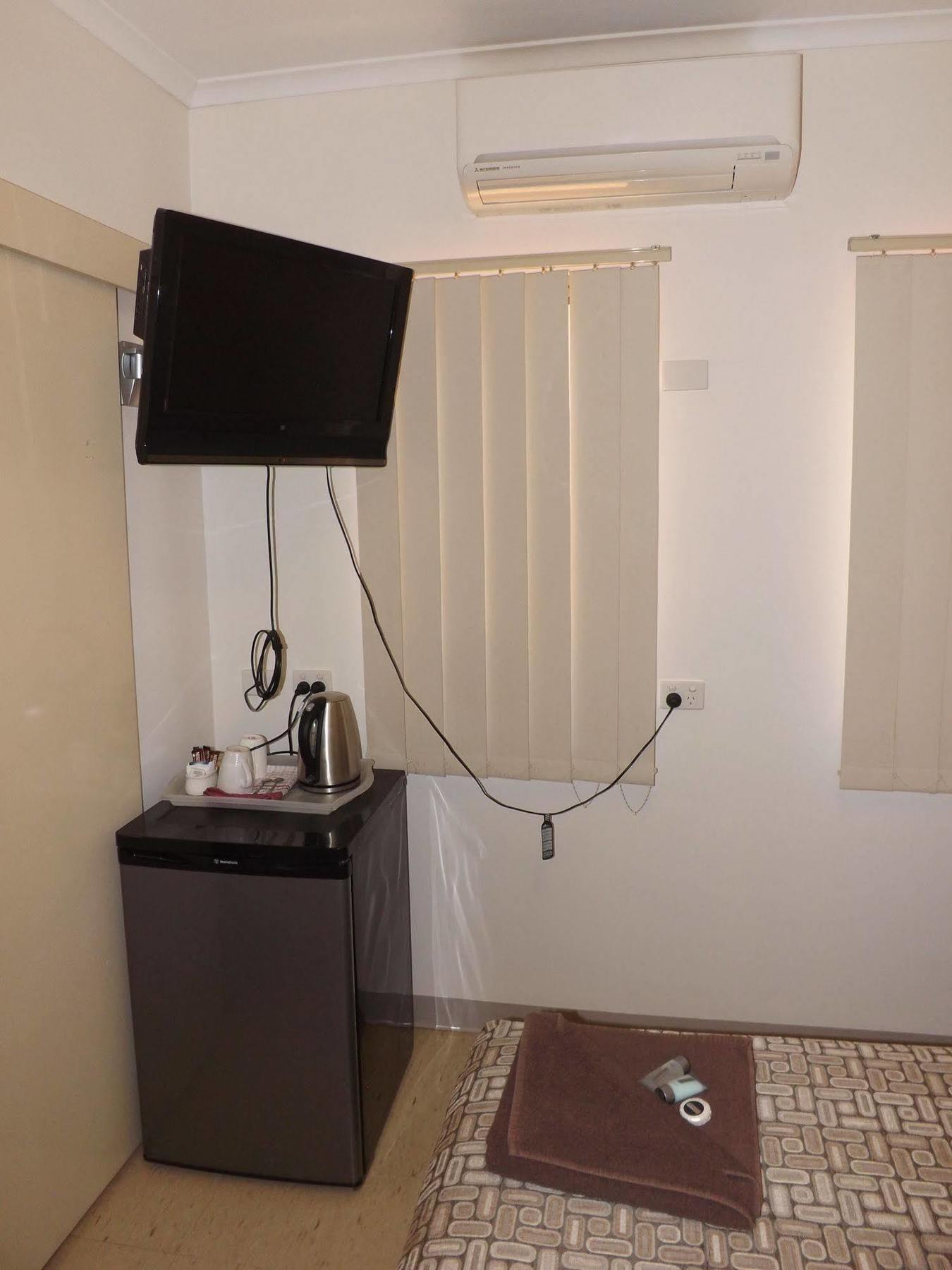 Derby Lodge Motel Bagian luar foto