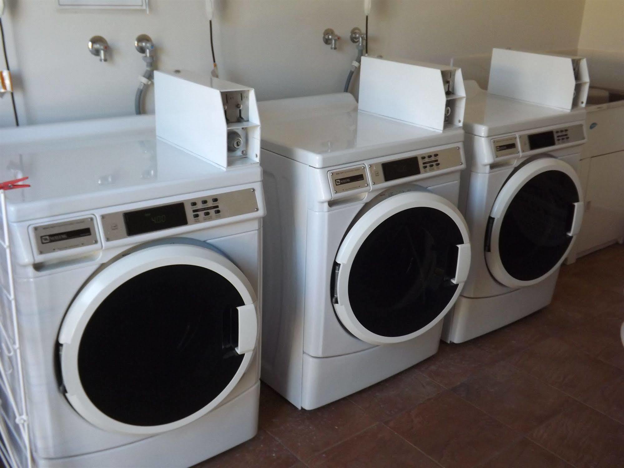 Derby Lodge Motel Bagian luar foto