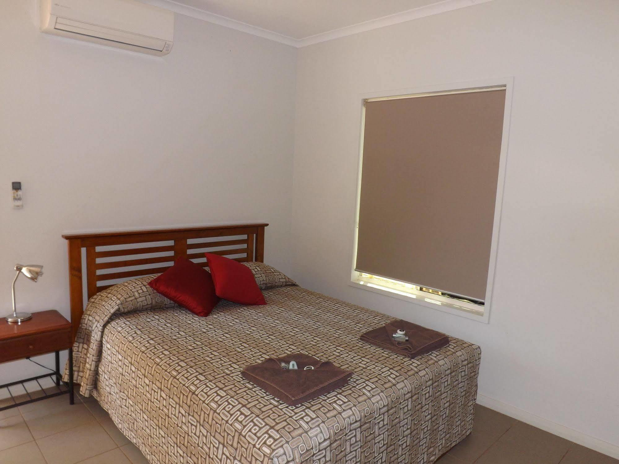 Derby Lodge Motel Bagian luar foto