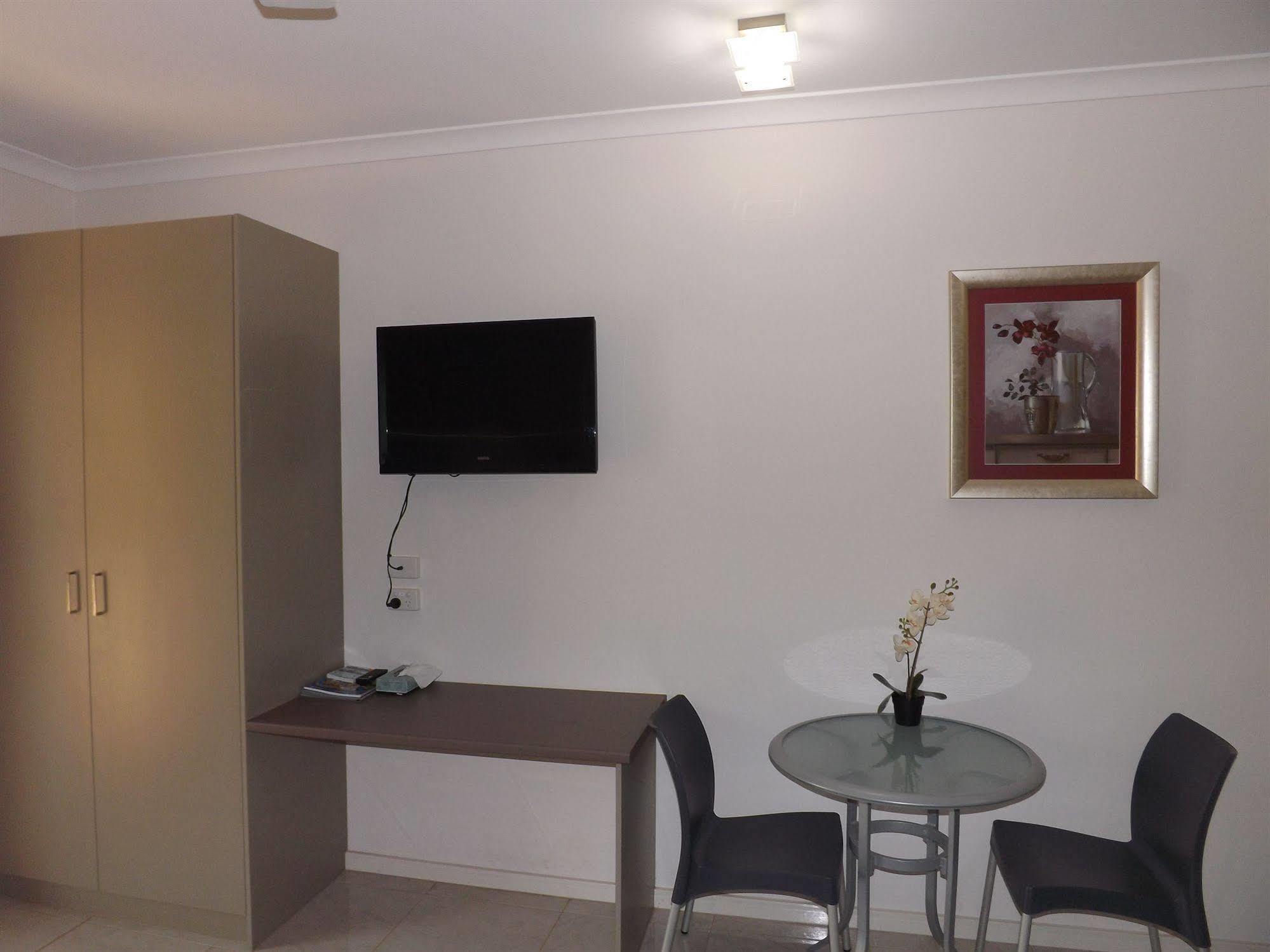 Derby Lodge Motel Bagian luar foto