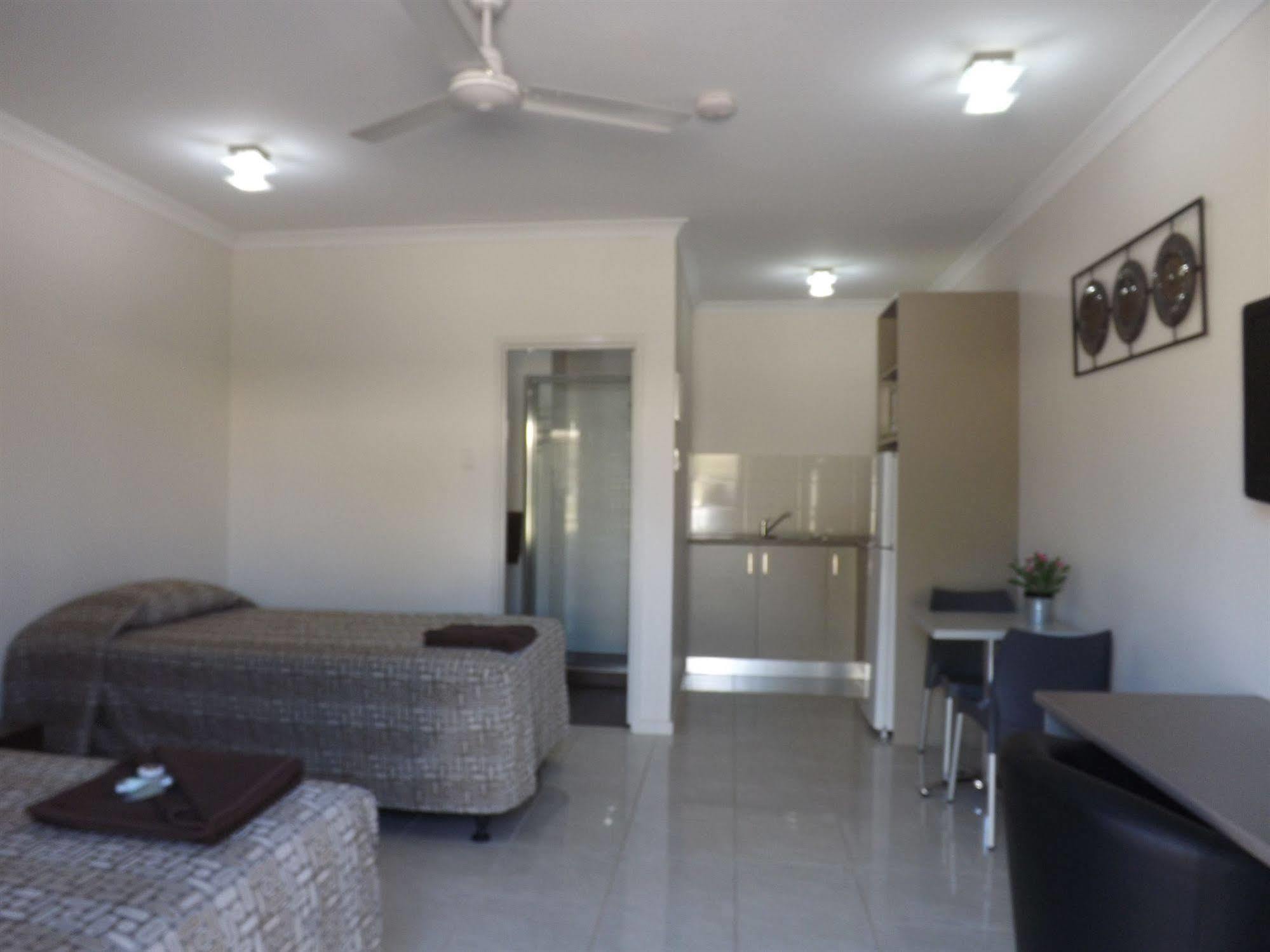 Derby Lodge Motel Bagian luar foto
