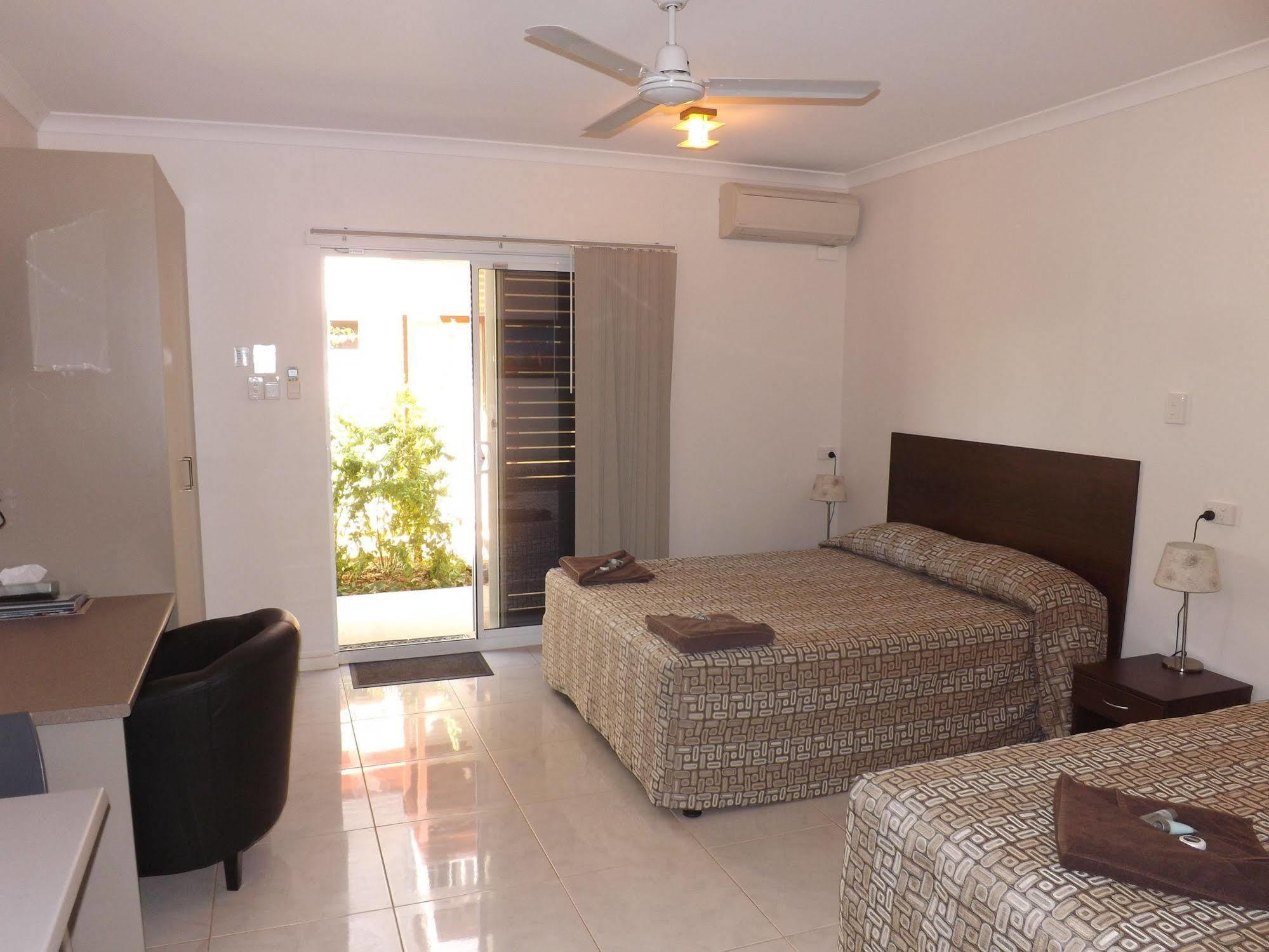 Derby Lodge Motel Bagian luar foto