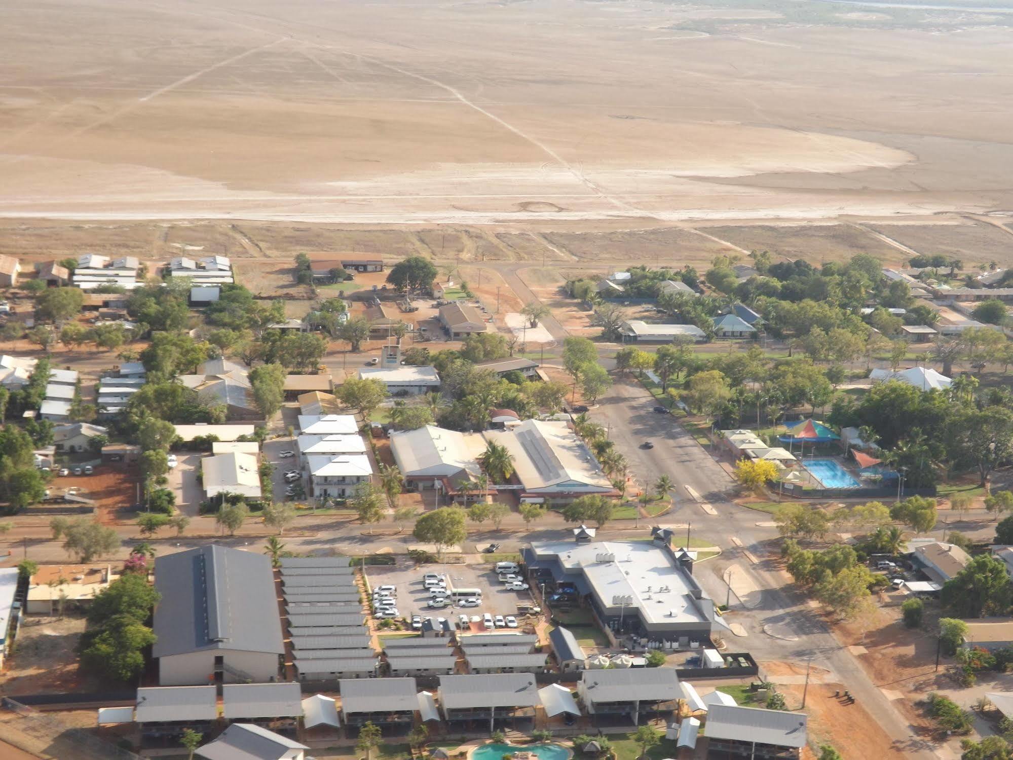 Derby Lodge Motel Bagian luar foto