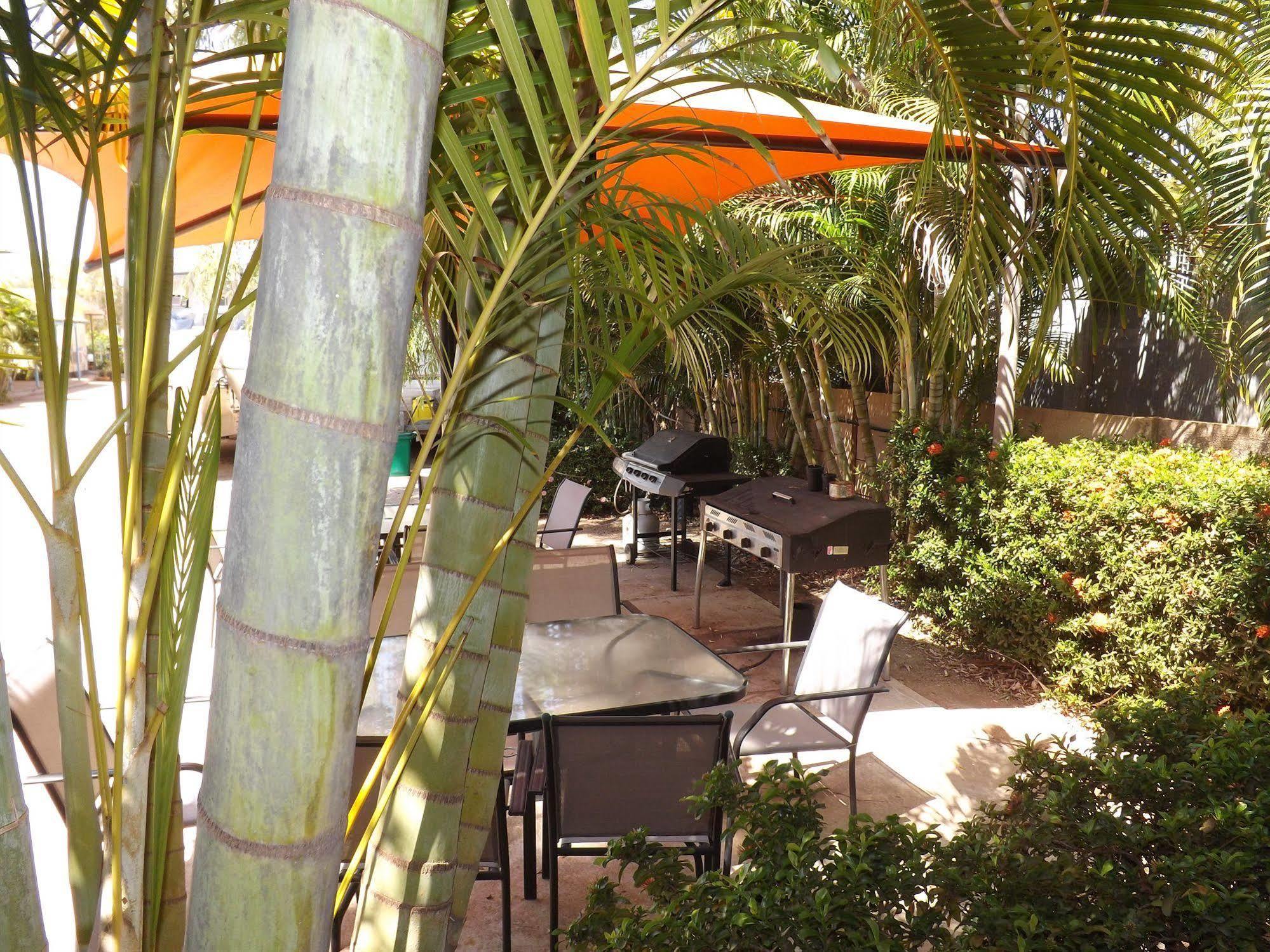 Derby Lodge Motel Bagian luar foto