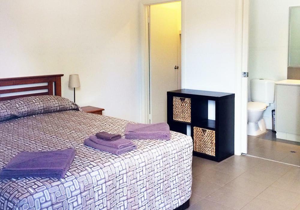 Derby Lodge Motel Bagian luar foto
